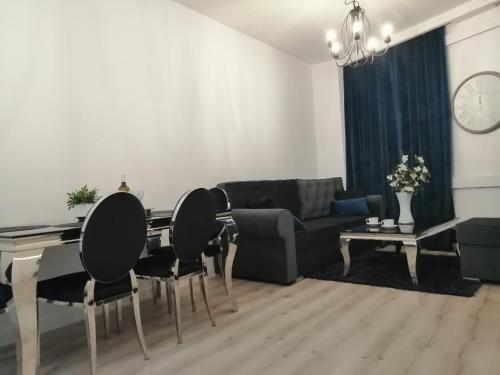 a living room with a couch and a table at Time To Relax Apartment in Zielona Góra