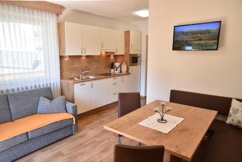 Photo de la galerie de l'établissement Ferienwohnungen Burgwies, à San Martino