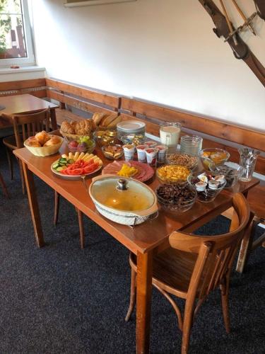 Jídlo v penzionu nebo okolí