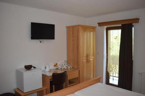 Μια τηλεόραση ή/και κέντρο ψυχαγωγίας στο Ethno House Izvor