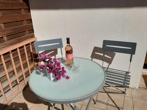 Photo de la galerie de l'établissement Grand studio-Loft-grand parking-climatisé-proche centre, à Ajaccio