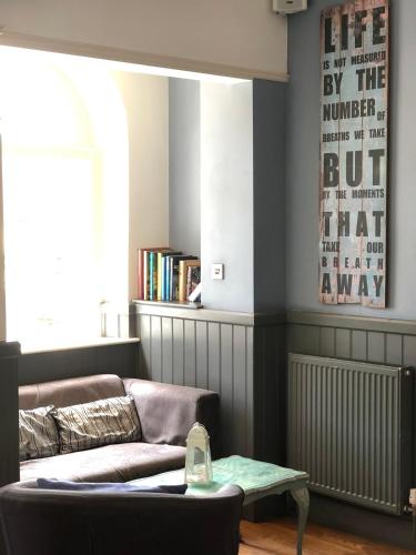 Un lugar para sentarse en Pine Lodge Hotel & Restaurant Mansfield