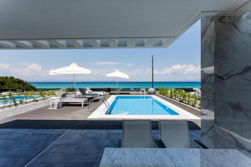 Bazén v ubytovaní Crystal villas & suites alebo v jeho blízkosti