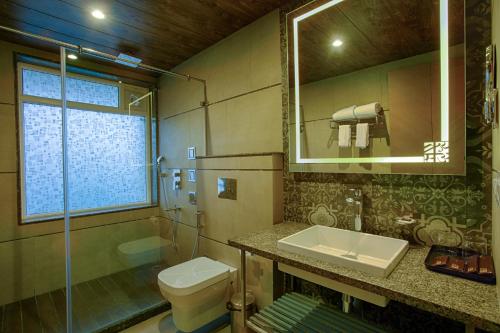 Koupelna v ubytování Four Vedas Hotel & Resort