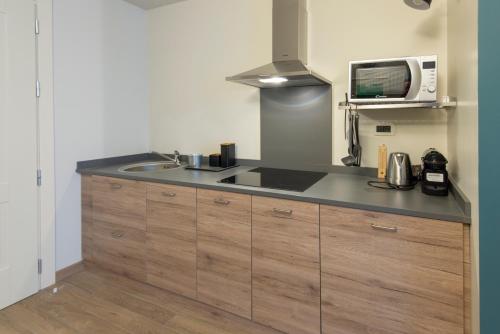 a kitchen with a sink and a microwave at Casa Diverio in Stresa