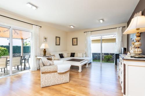 Χώρος καθιστικού στο Dorina - Vivienda vacacional con piscina privada