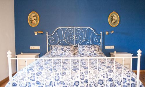 Кровать или кровати в номере Pazo da Riva - Casa dos Arcos