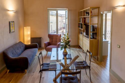 a living room with a couch and a table at Cantine De Gregorio Suites in Sciacca