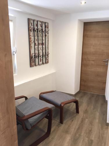a room with two stools and a door at Apartment Lärchenstube in Mieders