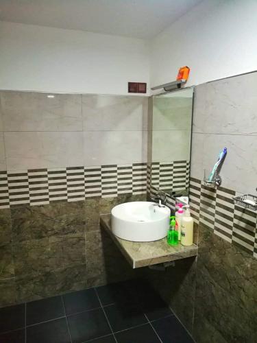 a bathroom with a sink and a mirror at Home Away Ella in Ella