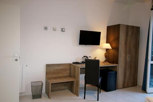 B & B LA MARMIFERAにあるテレビまたはエンターテインメントセンター