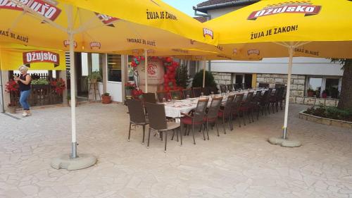 Guesthouse "INES"にあるレストランまたは飲食店