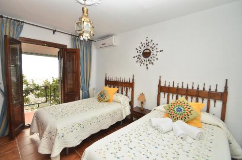 Ένα ή περισσότερα κρεβάτια σε δωμάτιο στο Casa Jardin Alhambra