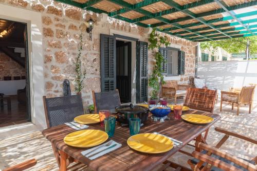 Bol: Feel the Traditional stone and wood house with heated swimming pool - MARTI