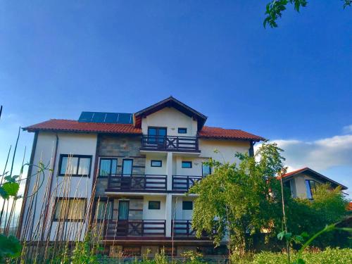 a building with solar panels on top of it at Къща за гости Александра in Dobrinishte