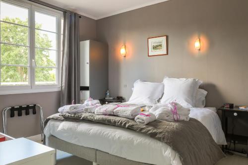 a bedroom with a bed with stuffed animals on it at Maison 88 m2 le patio du centre ville avec garage in Tours