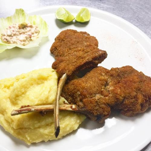 a plate of food with fried foods on top of pineapple at Naturalmente Boutique Bungalows y Cocina Mediterránea in Las Lajas