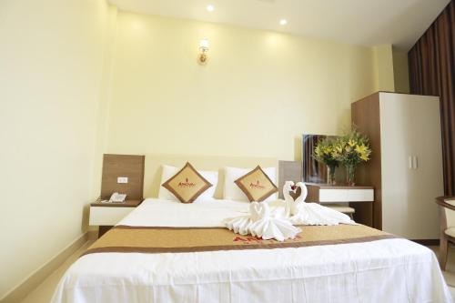 Una cama o camas en una habitación de Anova 2 Hotel