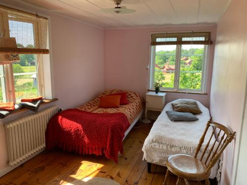 Postel nebo postele na pokoji v ubytování Charming house on large property on Vato