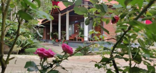 Aed väljaspool majutusasutust RAI COTTAGE @ Coorg ,Suntikoppa