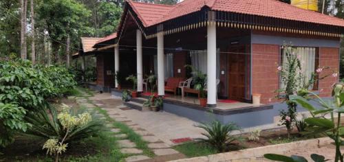 Aed väljaspool majutusasutust RAI COTTAGE @ Coorg ,Suntikoppa