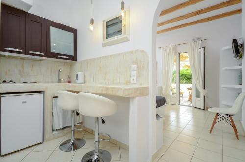 Kuchyň nebo kuchyňský kout v ubytování Valena Mare Suites & Apartments