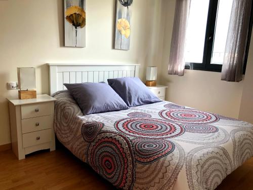 Ένα ή περισσότερα κρεβάτια σε δωμάτιο στο Apartamento con terraza en la Magalona