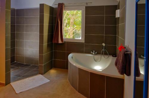 Koupelna v ubytování Hôtel Villa Les Orchidées