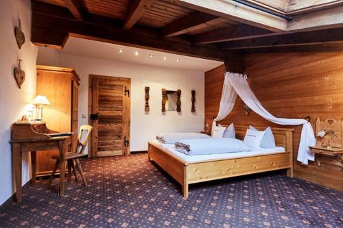Ein Bett oder Betten in einem Zimmer der Unterkunft Hotel Gasthof Eder GmbH
