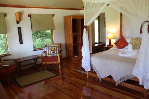 Ένα ή περισσότερα κρεβάτια σε δωμάτιο στο Ziwa Bush Lodge