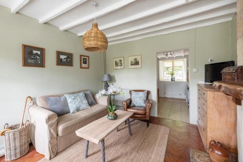 A seating area at Fishermen's Retreat - Self Catering 