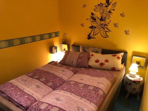 a bedroom with a large bed with pink sheets at Geräumige in Jägerhof