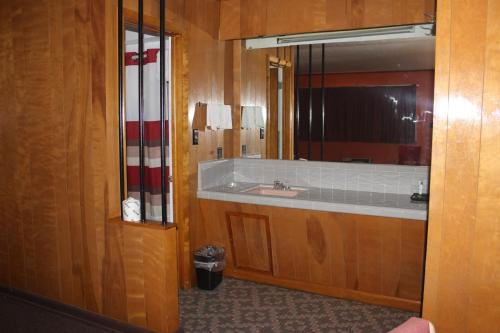 Ванная комната в Budget Inn Pulaski