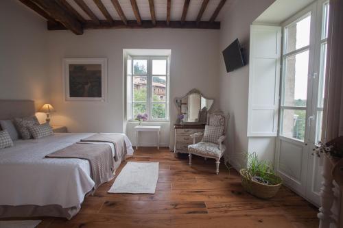 a bedroom with two beds and a dresser and windows at Posada Seis Leguas in Ríocorvo