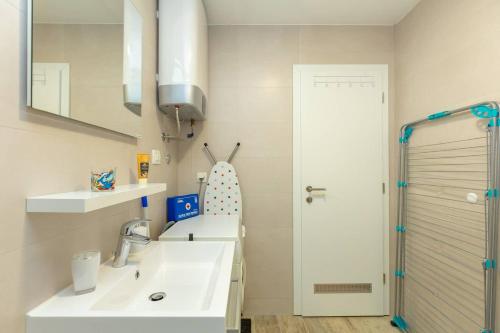 Charming Cozy Apartment Solitudo tesisinde bir banyo