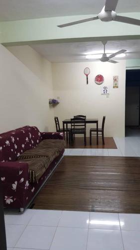 a living room with a couch and a table at BB HOMESTAY in Kampung Tualang