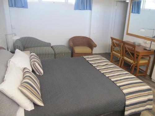 Katil atau katil-katil dalam bilik di Dalby Parkview Motel