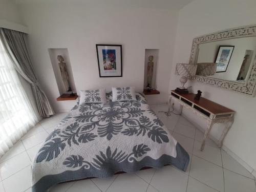 SUNKISS VILLA by Yogya Tropicana