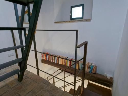 a room with a book shelf with books at L’Arrocco - La Torre col Mare sul Tetto in Tarquinia