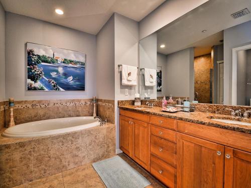 Ένα μπάνιο στο Harborview Grande 800 Luxury 8th Floor Condo with Stunning Harbor Views 23067