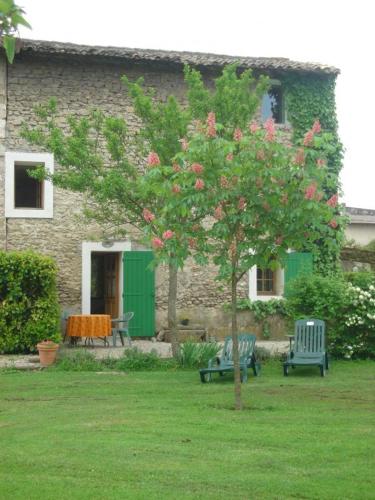 Photo de la galerie de l'établissement Mas Le Pont des Aubes, à LʼIsle-sur-la-Sorgue