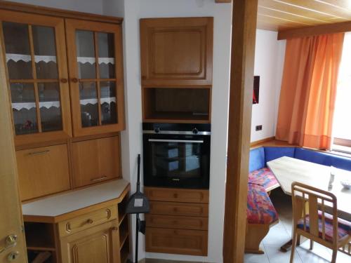 a small room with a kitchen and a bedroom at Salzkammergut-Live in Vorchdorf