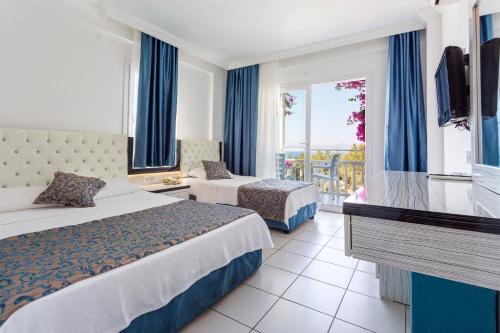 Un pat sau paturi într-o cameră la Hotel Koza