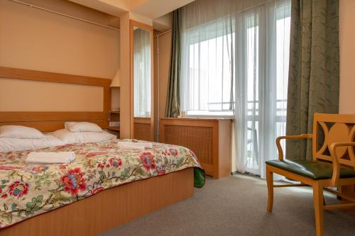 Un pat sau paturi într-o cameră la Hotel Fit Hévíz