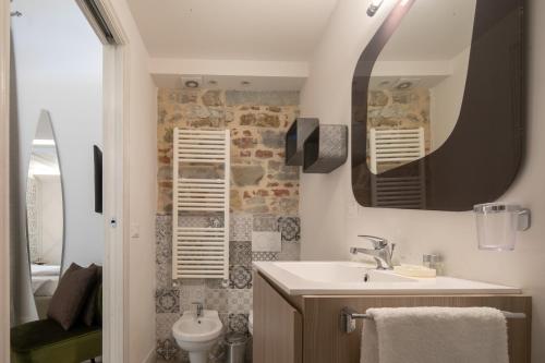 Ένα μπάνιο στο Giglio Apartments by Mmega