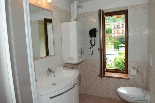A bathroom at Residence Val Di Monte