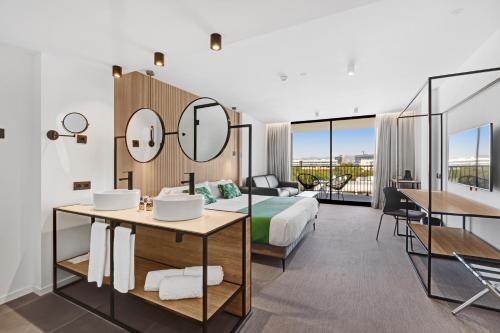 a hotel room with a bed and a desk at Hotel Paradiso Garden in Playa de Palma