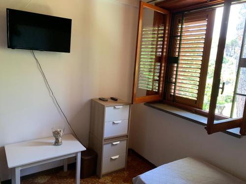 Μια τηλεόραση ή/και κέντρο ψυχαγωγίας στο b&b Casa di Antonio_Etna Vacanze