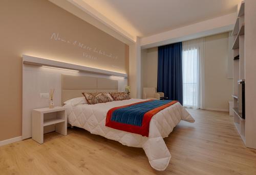 Ένα ή περισσότερα κρεβάτια σε δωμάτιο στο Roma Hotel