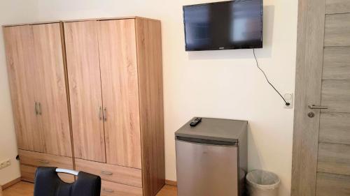 Μια τηλεόραση ή/και κέντρο ψυχαγωγίας στο AK-Monteurzimmer